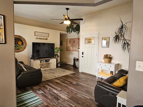 Top performing Airbnb: 2BR • Full Kitchen • Spacious Stay • Middle Earth in Cedar City