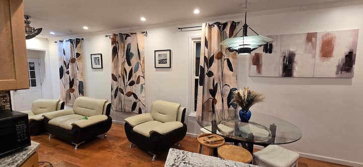 Stunning Interior, Kitchen & Bath. Large Rooms. - Hyde Park, NY