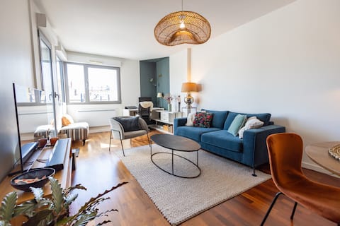 Top Airbnb: Entire apartment with balcony and parking space in La Bastide