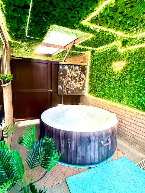 Hot Tube• 3xParking•5BR•Family&Contractors•Bedford