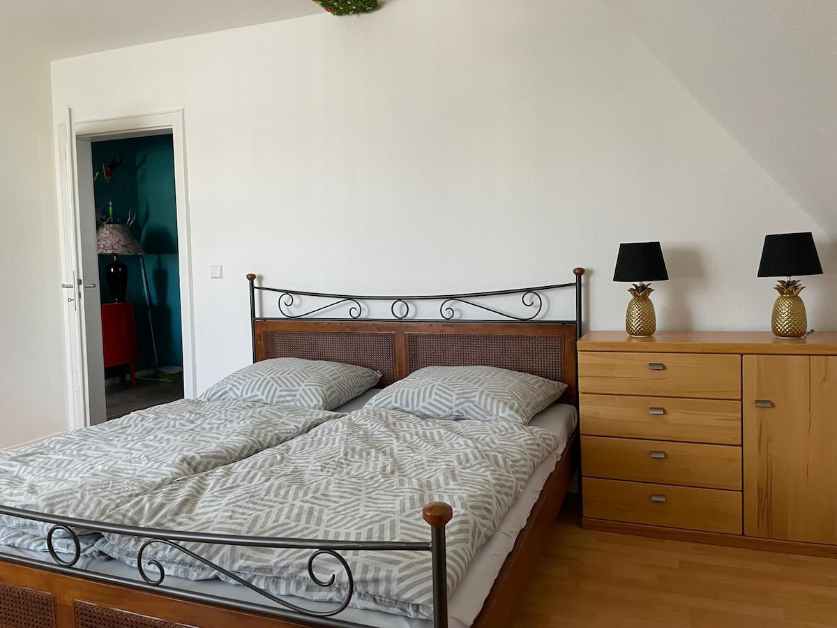 Cama doble con 2 colchones y 2 somieres, juntos 180 cm de ancho x 200 cm de largo