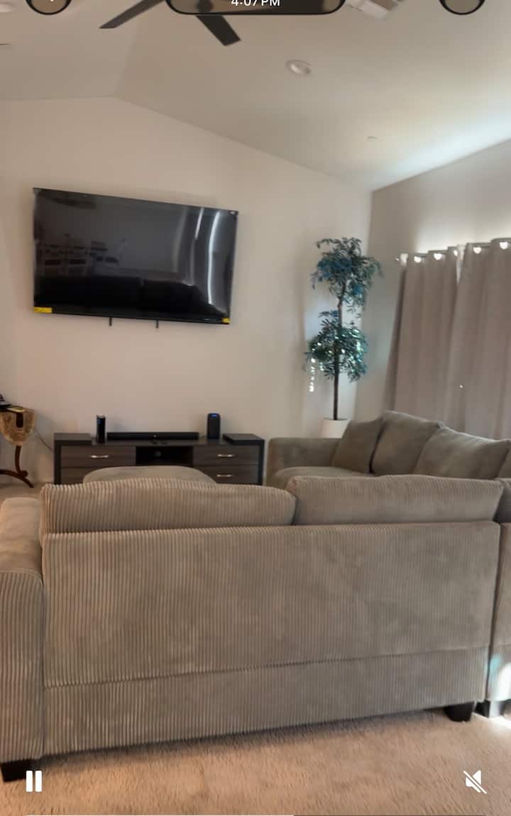 Clean House 4 Bedrooms/2 Bathrooms - Victorville, CA