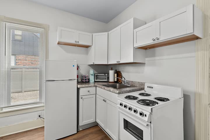 Unique 2-story Studio Apartment | Walk To Downtown - Battle Creek, MI