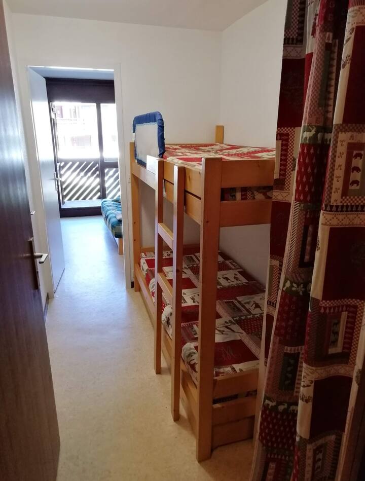 Ambienti i dhomës së gjumit