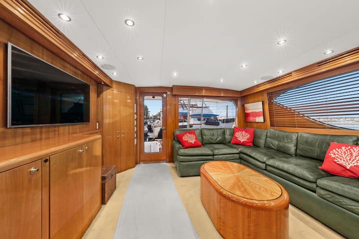 Luxury Yacht Experience Aboard Robin Lynn - Pensacola, FL