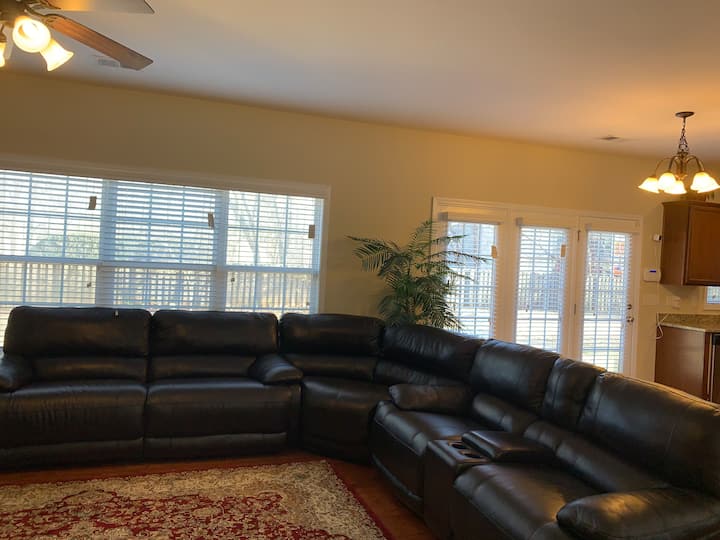 Quiet 4br Near Bmw • Fast Wifi •Travel Nurse Ready - Lake Bowen, SC