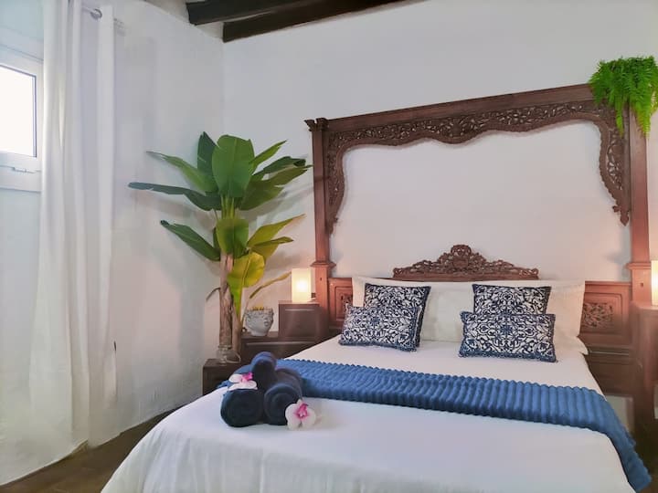 חדר פרטי 3, מרווח, נוח, מואר (גישה באמצעות שתי מדרגות).