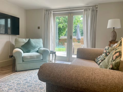 Successful Airbnb property: Cosy Garden Flat in Bohemian Sheffield in Walkley