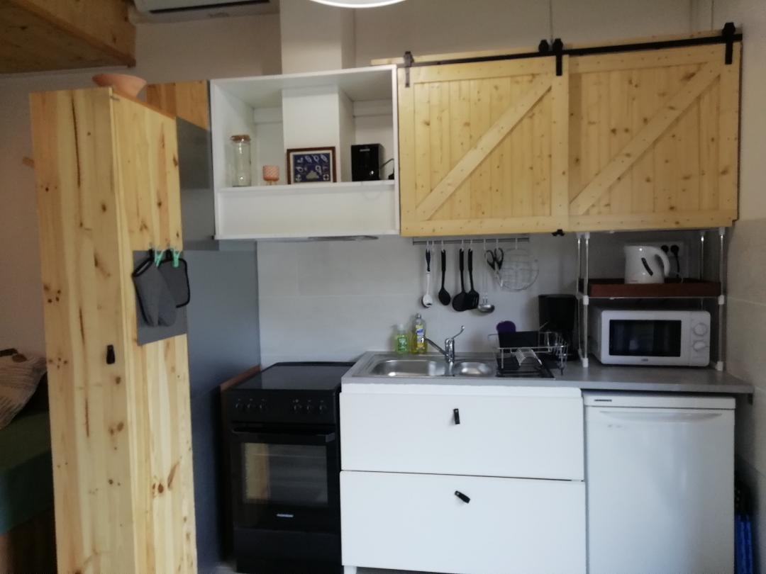 Airbnb performant: Charming Studio with Fenced Garden à Andernos Les Bains