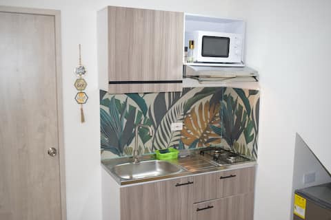 Top performing Airbnb: 101 | Fanny's Home, 400 Mbps WiFi, A/C, HotWater in Vipasa