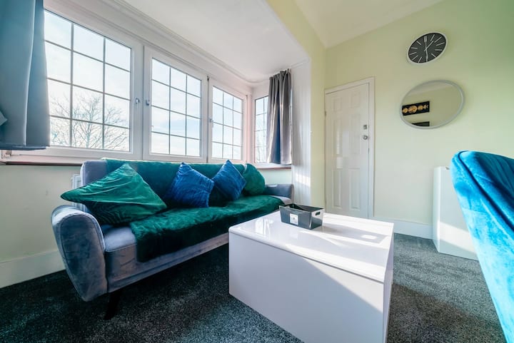 Business Ready Stay | Near Wanstead | Free Parking - Ilford
