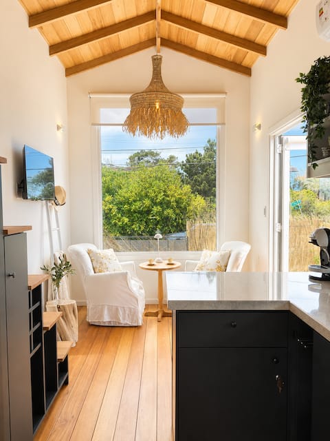 Popular Airbnb listing: mini SWELL paradise on the bar in La Barra