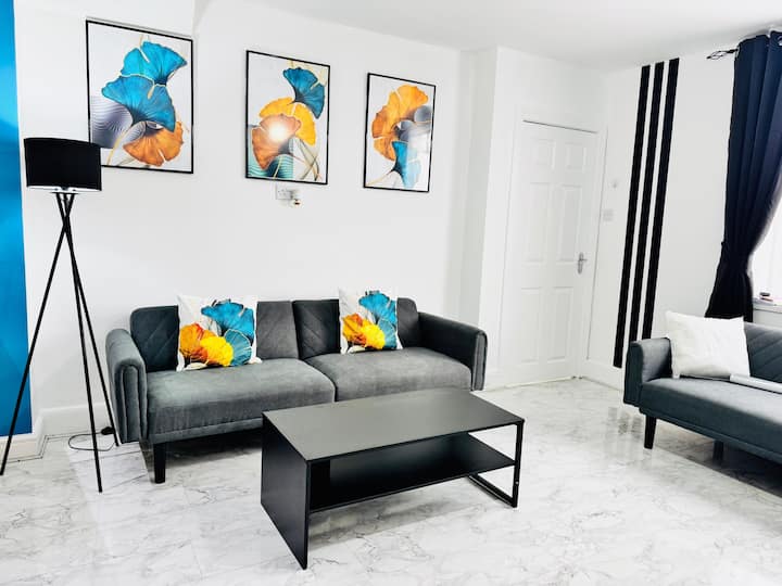 *Business/freeparking/contractorsdiscounts/wifi* - Leicester
