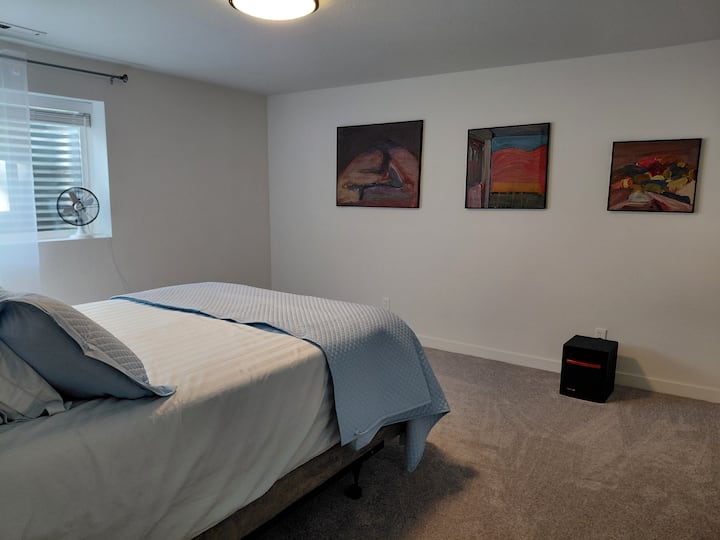 1. spavaća soba s bračnim krevetom (širine 150-179 cm)