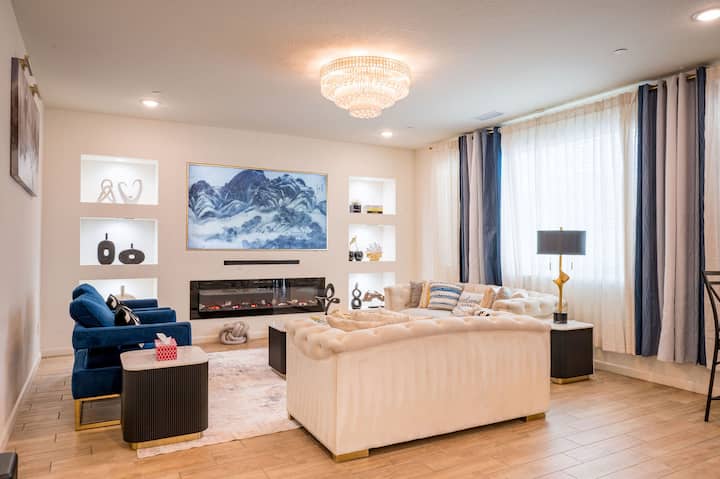 Spacious Home For Large Group - Fresno, CA