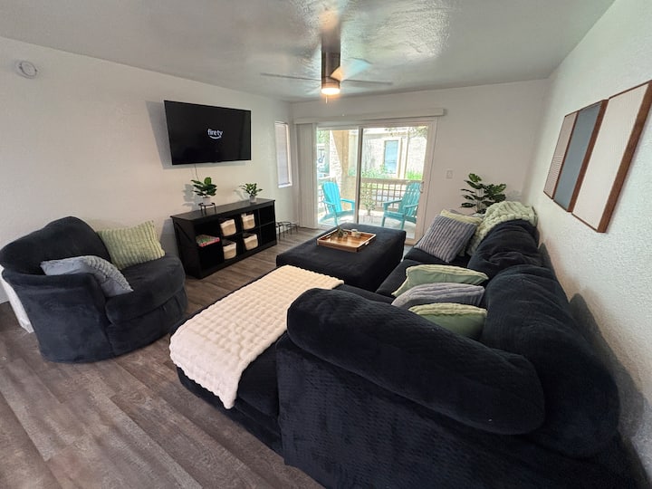 Mesa Comfy Condo Modern Retreat - Mesa, AZ