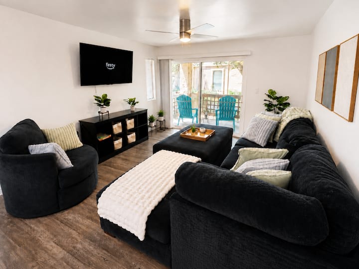Mesa Comfy Condo Modern Retreat - Mesa, AZ
