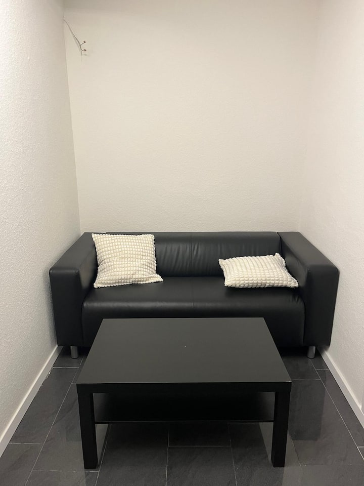 Schönes Appartement Zentrale Lage In Zuffenhausen - Stuttgart