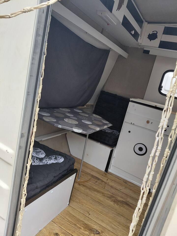 Caravane Vintage Originale. Placée Par Mes Soins - Tournai