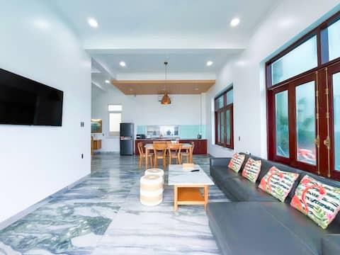 Beach Front Villa 4BR – Bay View Resort & Villas