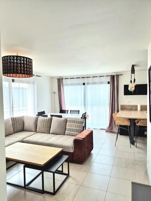 Modern family home – 6 people near Futuroscope