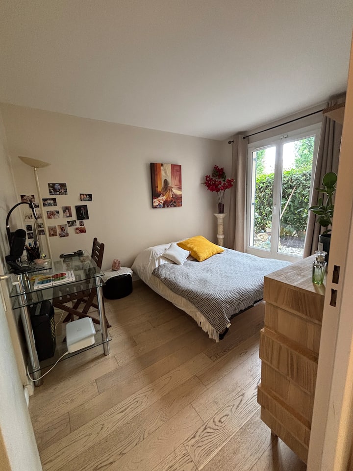 Chambre Cosy + Salle De Bain Privée, Très Central - Rueil-Malmaison