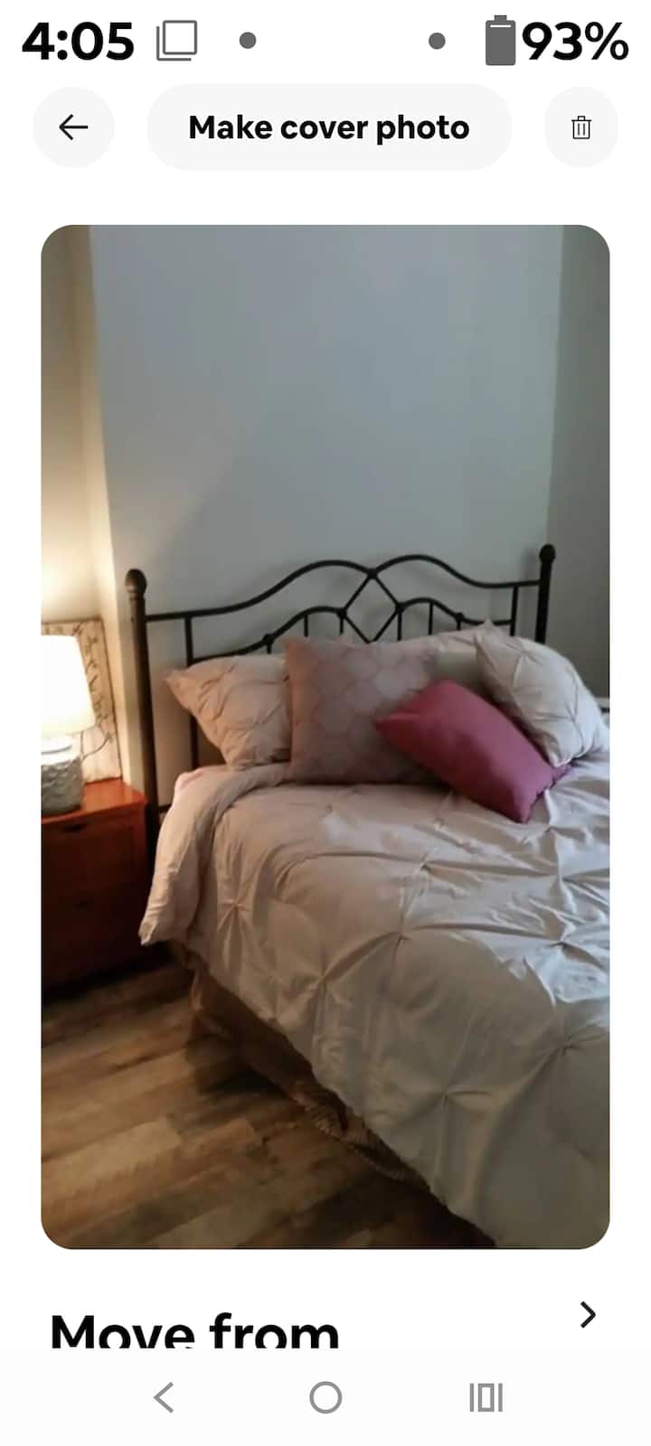 下层卧室配备标准双人床和电视