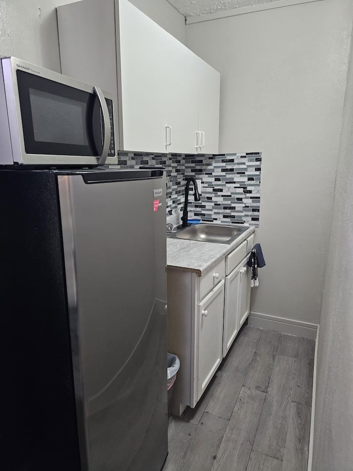 Cozy Coastal Mini Studio W/ Kitchen & Private Bath - Port Charlotte, FL