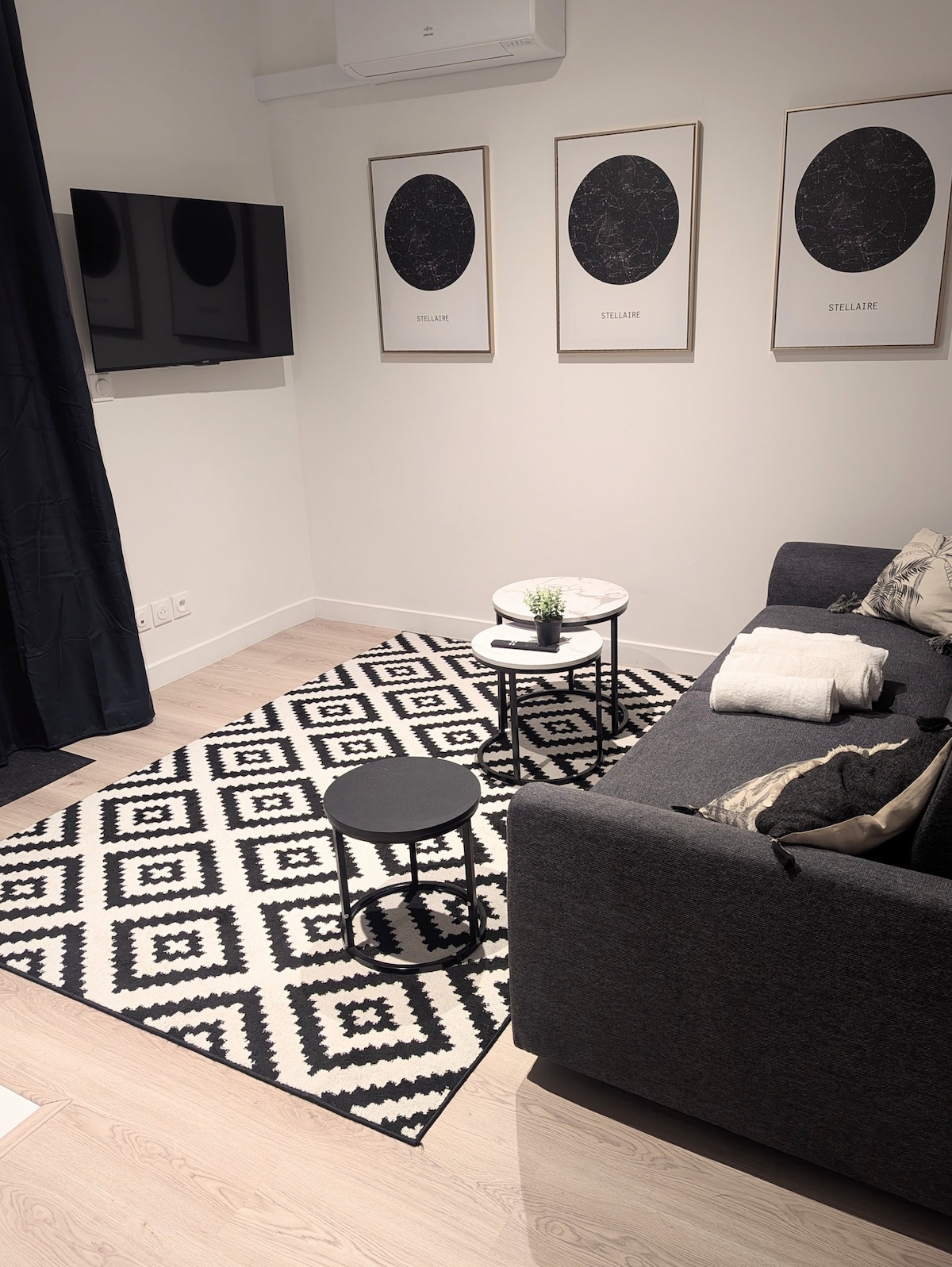 Top performing Airbnb: ERA 101 (Studio) - Novels in Romans Sur Isère