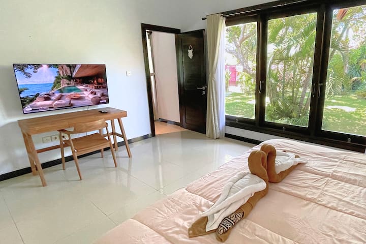Master-Bedroom with 50 inch TV and workspace – comfortable for longer stays