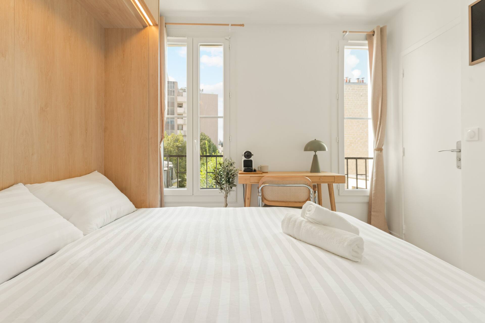 Zen and bright studio 2 minutes from the Paris metro