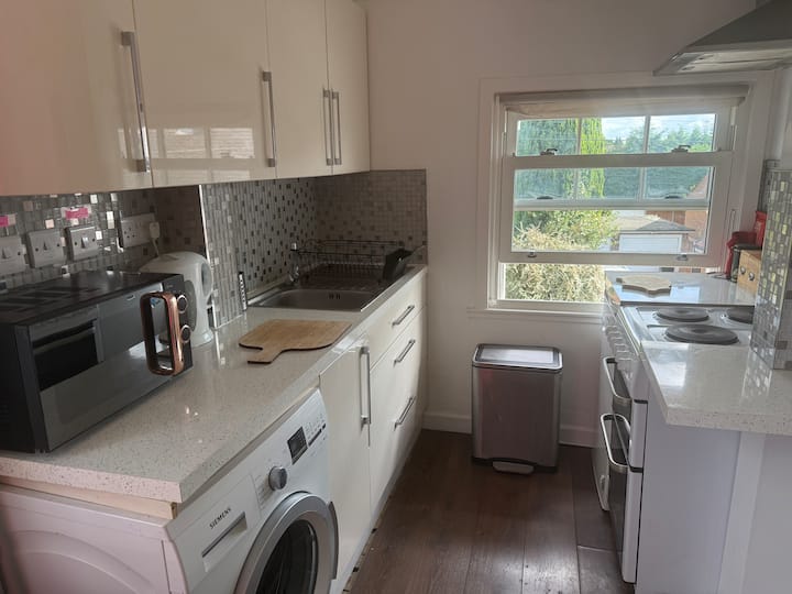 Beautifully Presented Studio Apartment - Maidstone