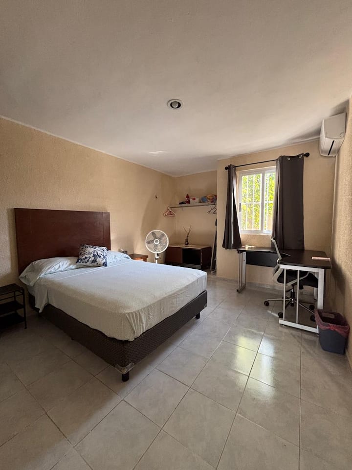 Schlafzimmer 1