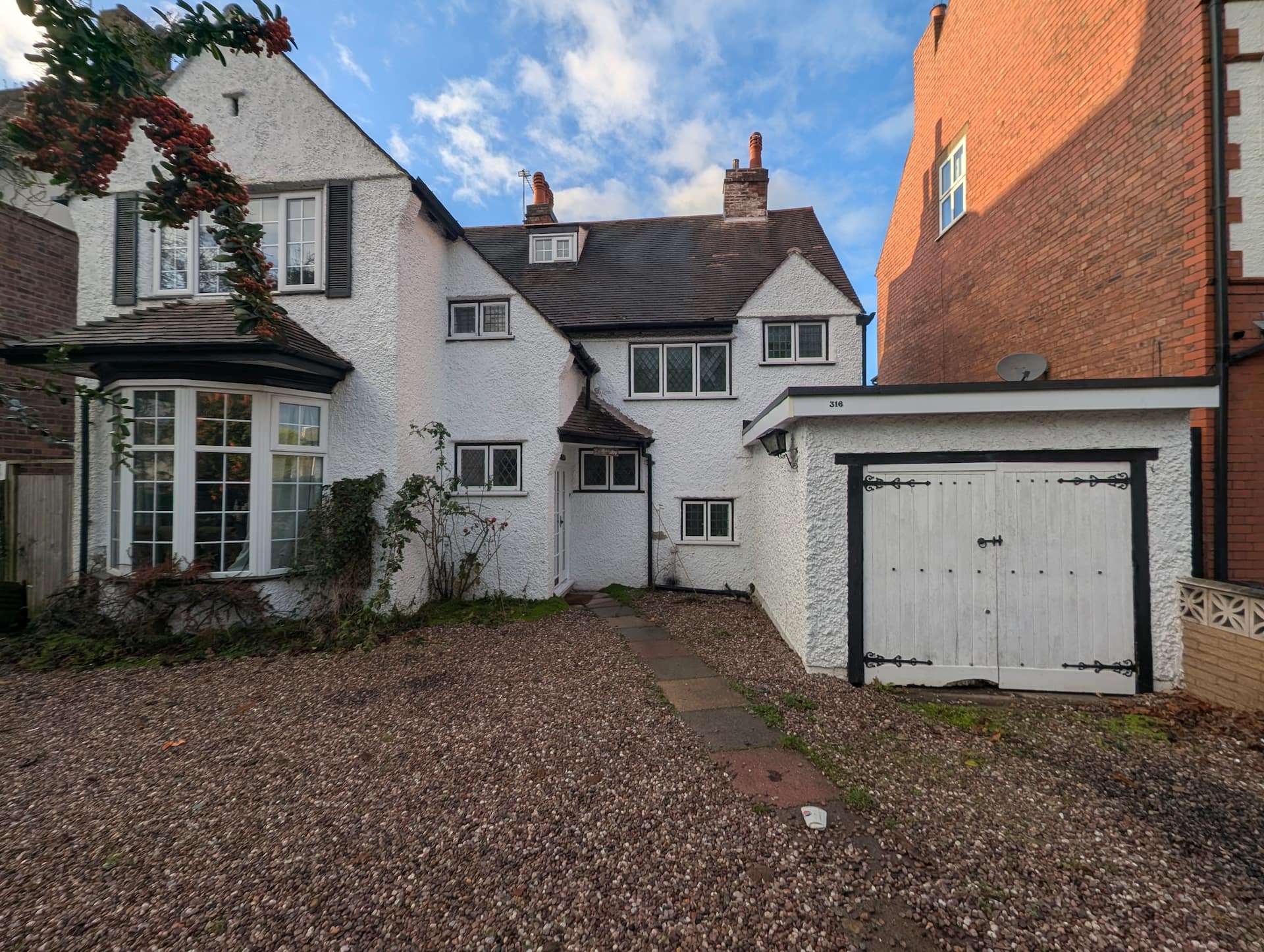 5BR Spacious Contractor Home, Parking for 2 vans