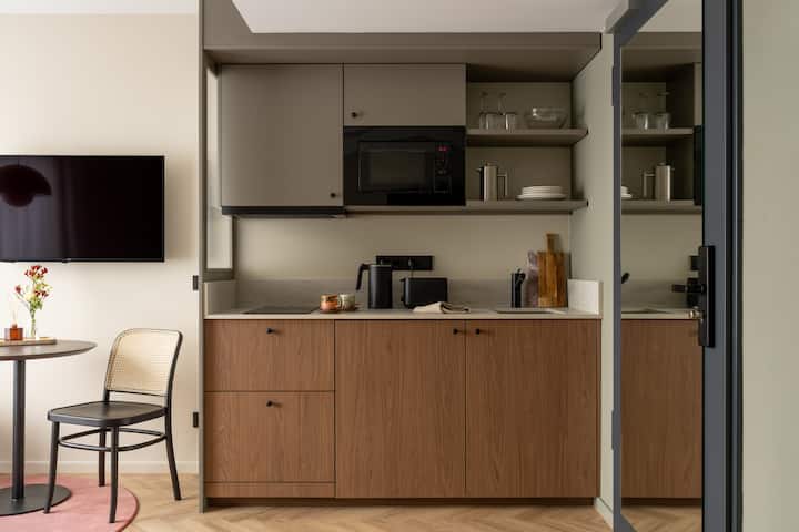 Modern Stylish Studio W/ Full Kitchen, West Munich - Múnich
