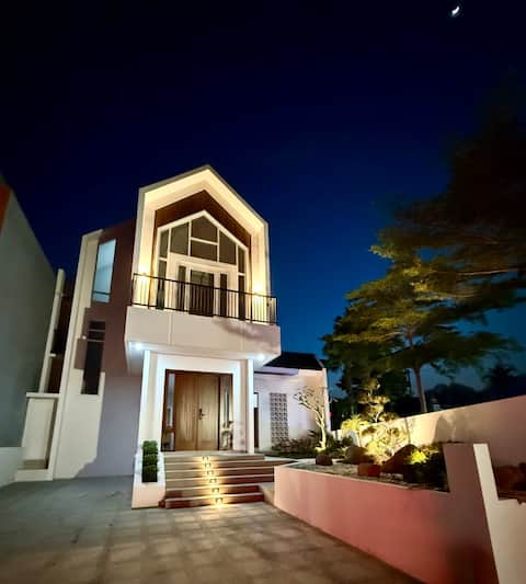 Villa Pecinta Senja. A cozy escape with pool