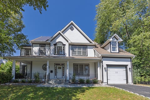 Spacious Chevy Chase 7BR – Quick DC Access