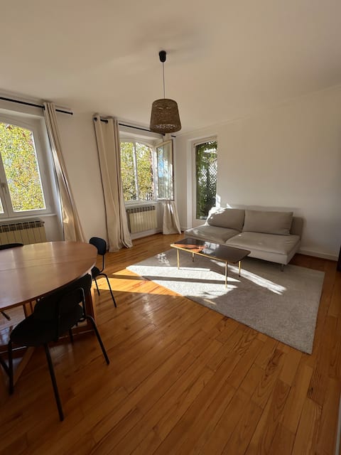 Airbnb performant: Unique stay at the Orangerie (terrace & vines) à Orangerie Conseil Des Xv