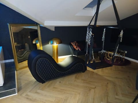 Successful Airbnb property: Love Room Loft and charmes Unique à Soulac in Soulac Sur Mer