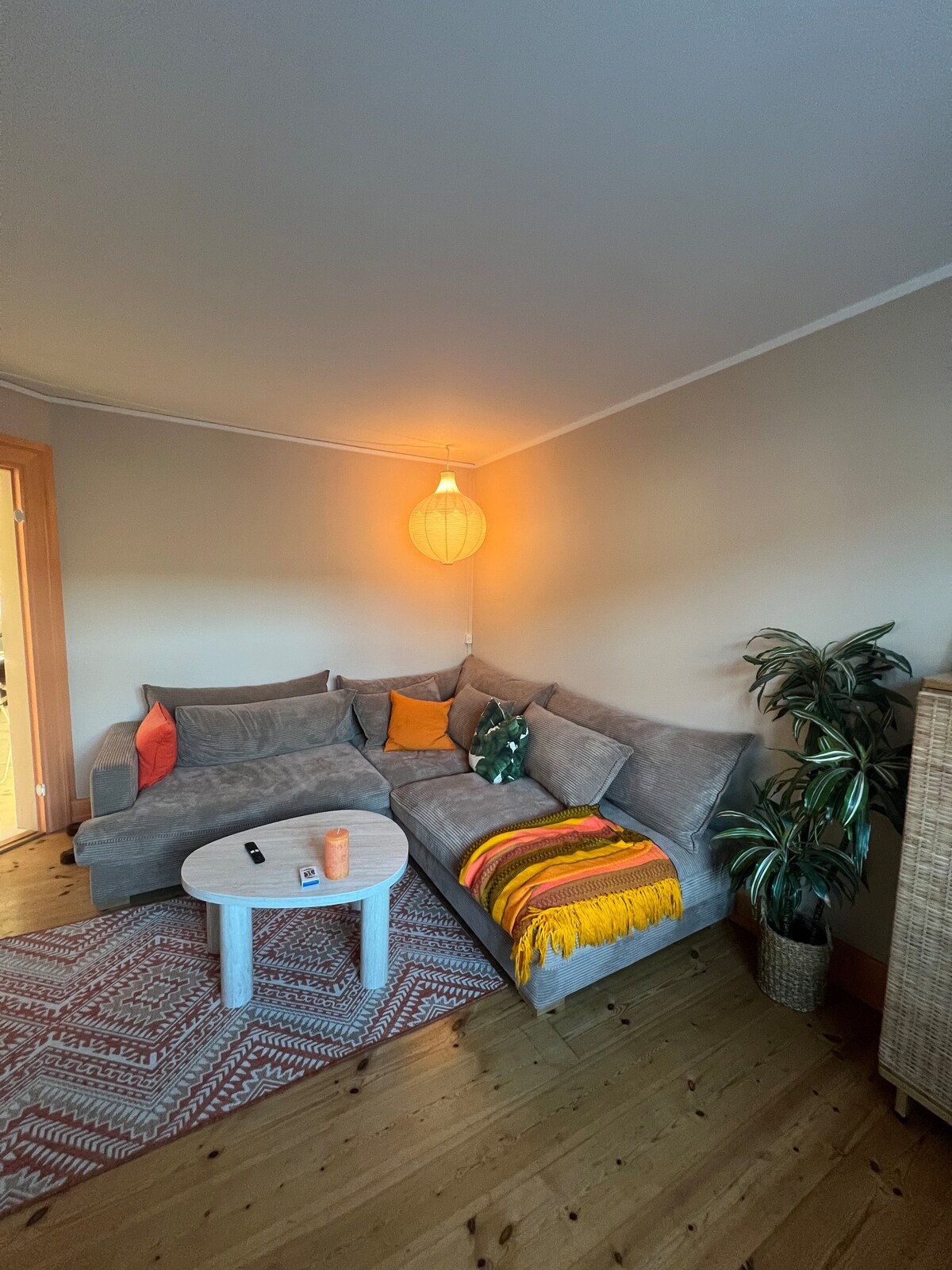 Tu si môžete sadnúť, oddýchnuť si a skvelo sa zabaviť, pozrieť si všetky svoje obľúbené televízne programy a dať si niečo pod zub. 