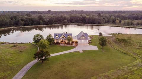 Georgia on My Mind
Coastal Farmhouse - sleeps 12