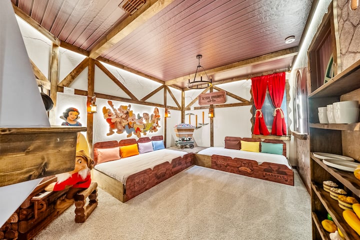 2026 NEW 10 Bedrooms/Pool LED At Windsor Cay - Houses for Rent in