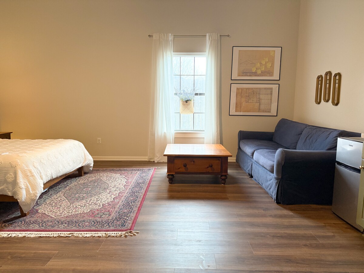 Successful Airbnb property: Bluebonnet Cottage • Waco • Near Baylor + Magnolia in Waco