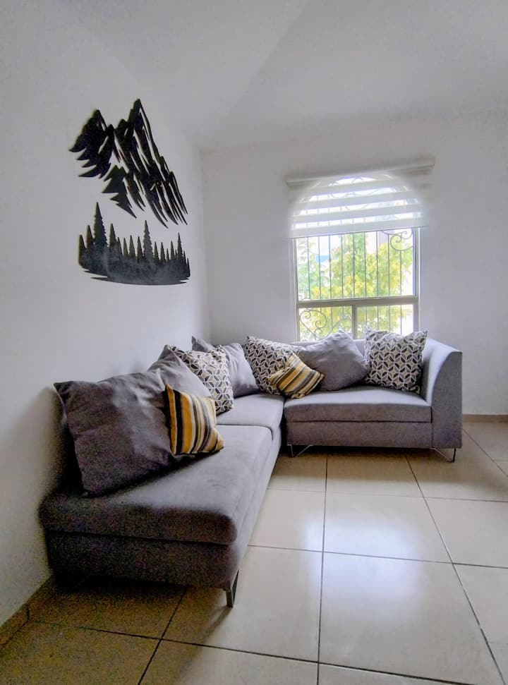 Casa Dora Al Sur De Saltillo - サルティヨ