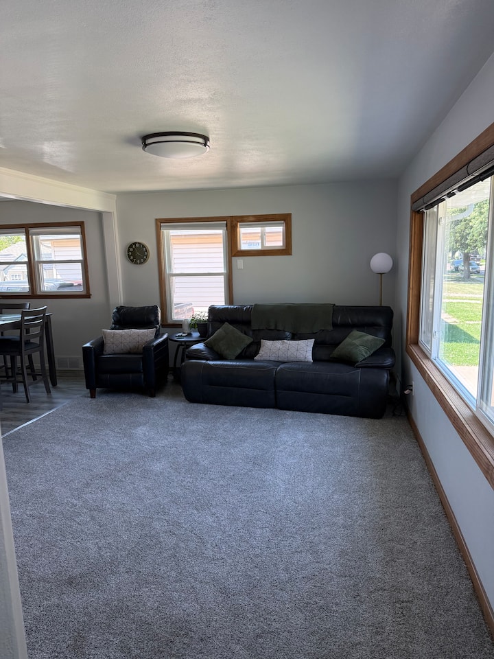Charming And Clean 2 Bedroom, 1 Level Home! - スーフォールズ, SD