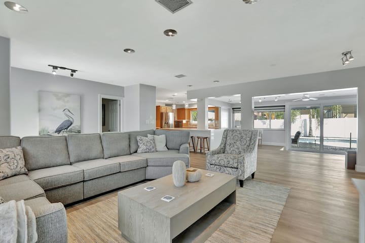 Elegant Pool Home - Beach, Restaurants, Shopping - Deerfield Beach, FL