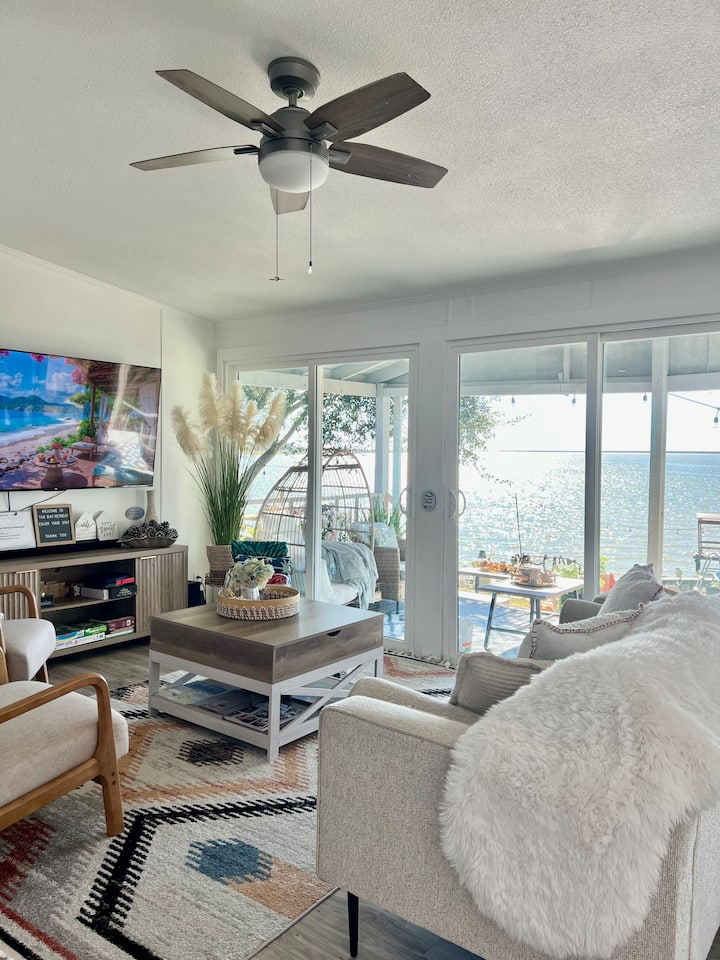 Waterfront Retreat
Fishing, Kayak, Pool & Hot Tub