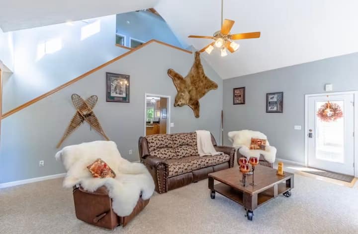 Solace Mountain W/4br,sleeps 9, Wi-fi & Games - Franklin, NC
