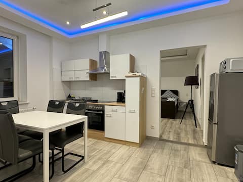 Erfolgreiche Airbnb-Immobilie: House-In Apartments - Free Parking - WiFi- Apart 6 in Katernberg