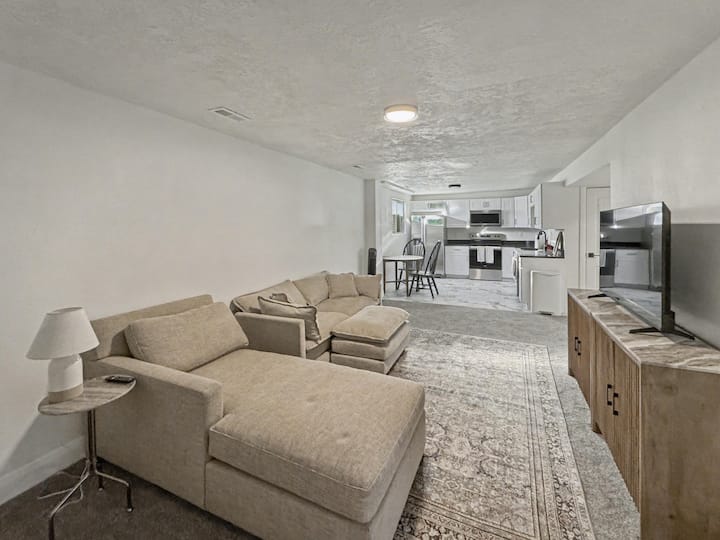 Spacious 3br Near Hill Afb | Parking+wifi+kitchen - Layton, UT